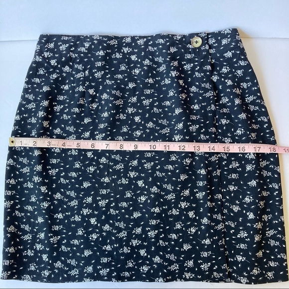 Wrap Mini Skirt Black w/white floral print - Picture 7 of 8